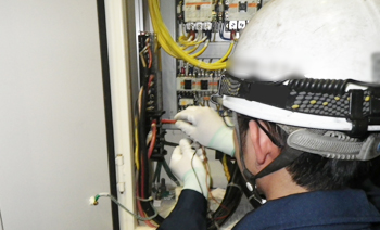 端子等の緩みチェック